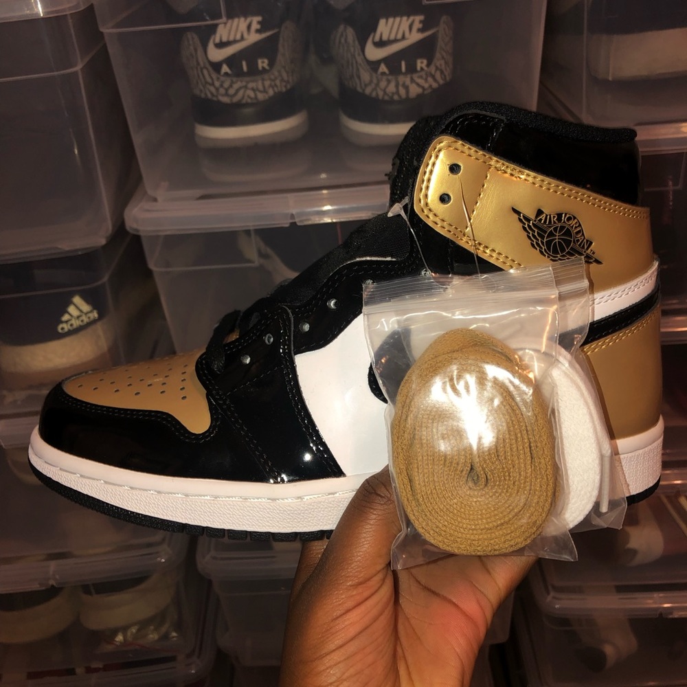 Jordan 1 Gold Toe